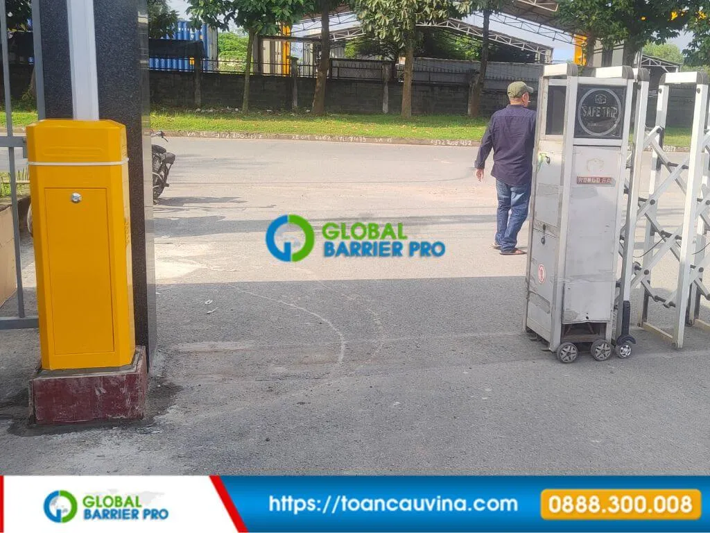 Barrier kết hợp camera biển số hoạt động thế nào? Nhìn đơn giản, chạy khá thông minh 7 Barrier lắp gần cổng xếp tại lối vào doanh nghiệp
