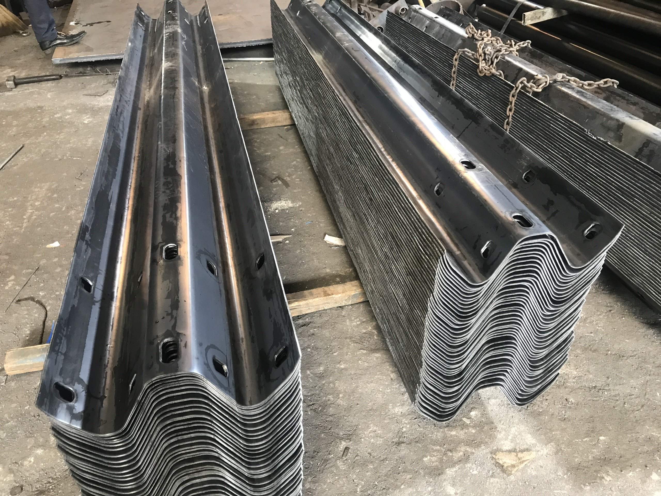 Hộ Lan Tôn Lượn Sóng 13 Ho Lan Ton Luon Song 1