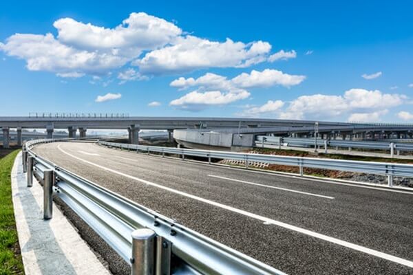 Hộ Lan Tôn Lượn Sóng 8 Hộ lan tôn lượn sóng lắp đặt trên đường cao tốc