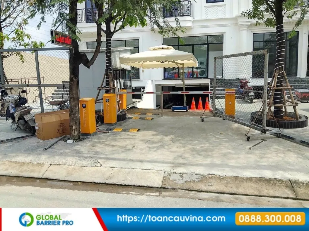 Lắp đặt barie tại Hà Nội: Giải pháp kiểm soát xe ra vào phù hợp từng công trình 10 Lắp đặt barie tại Hà Nội - lối vào hầm xe chung cư hoặc văn phòng phù hợp chung cư, tòa nhà, văn phòng và lối vào hầm xe