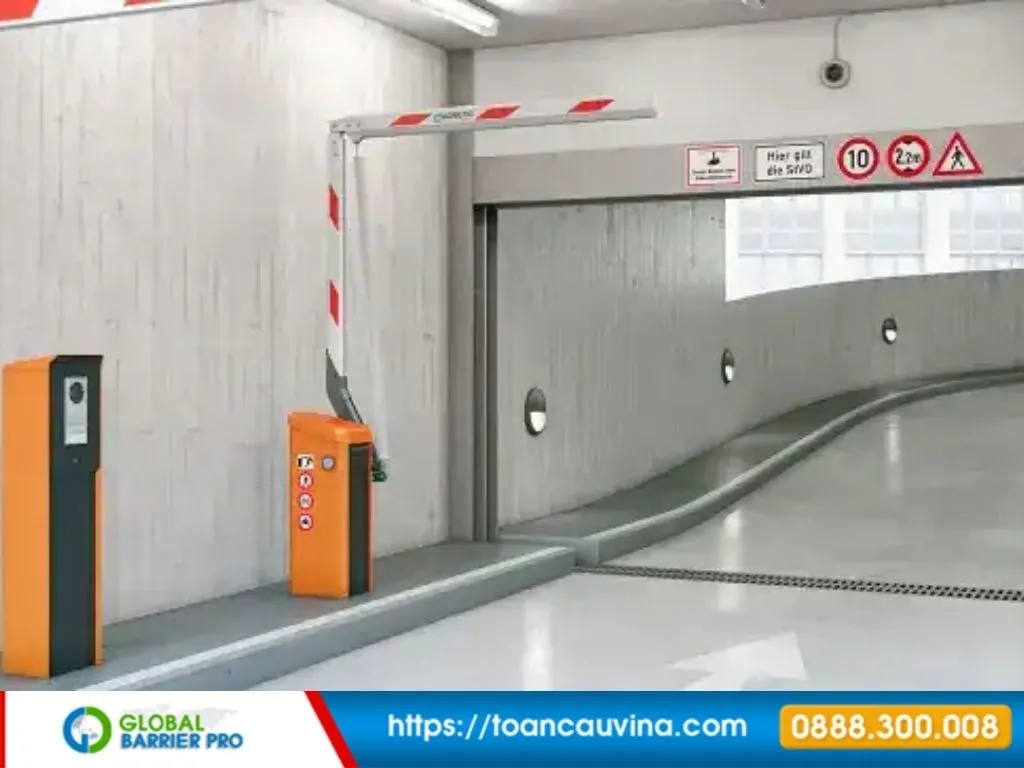 Có nên dùng barrier gập cho tầng hầm không? Tư vấn thực tế từ công trình 11 Có nên dùng barrier gập cho tầng hầm không? Tư vấn thực tế từ công trình - barrier gập lắp tại đường xuống tầng hầm