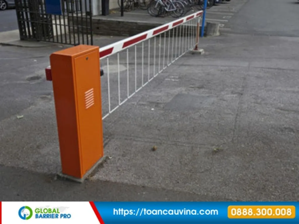So sánh barrier gập vs barrier thẳng: Nên chọn loại nào cho đúng công trình? 11 So sánh barrier gập vs barrier thẳng: Nên chọn loại nào cho đúng công trình? - barrier gập lắp tại lối vào công trình