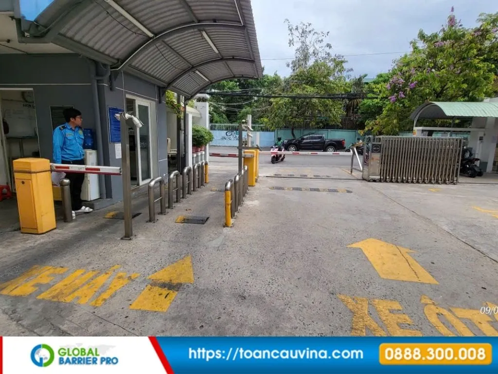Lắp đặt barie tại Thanh Hóa: Giải pháp kiểm soát xe ra vào phù hợp từng công trình 11 Lắp đặt barie tại Thanh Hóa - nhiều làn xe có barie và cabin phù hợp khu kinh tế, nhà máy, khu công nghiệp và bãi xe