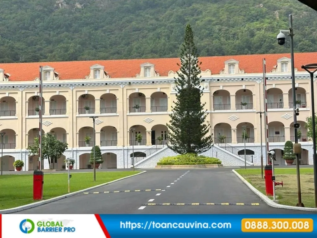 Lắp đặt barie tại Quảng Ninh - lối vào resort hoặc khách sạn phù hợp khu du lịch, khách sạn, cảng và khu dịch vụ