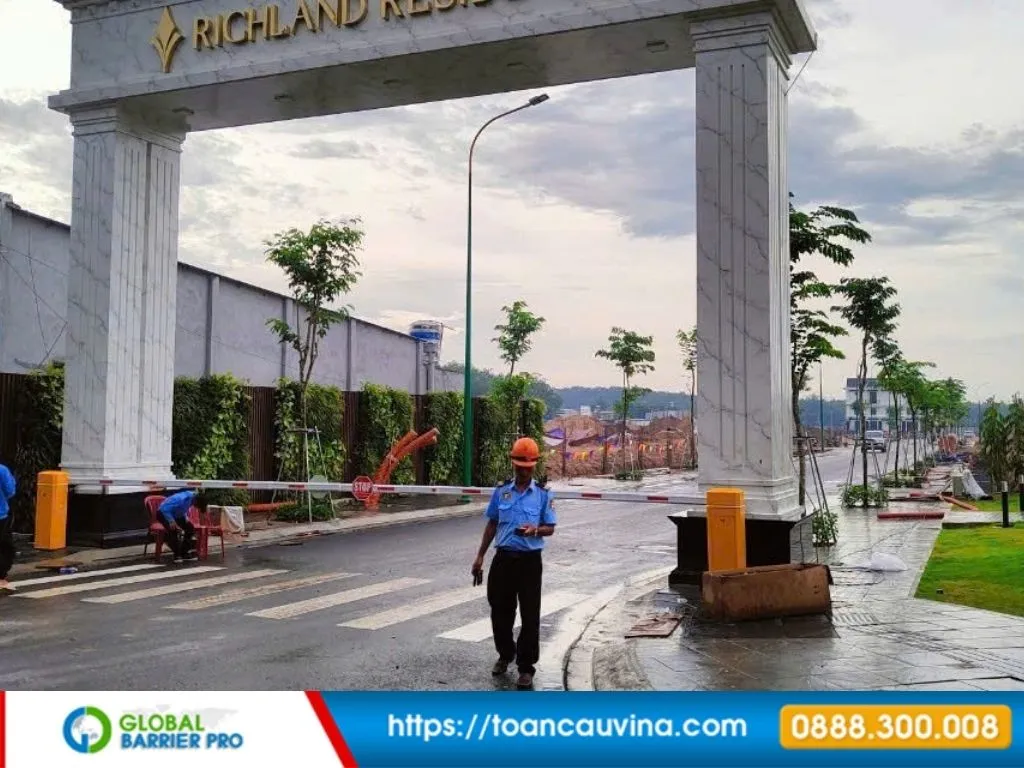 Lắp đặt barie tại Hà Nội: Giải pháp kiểm soát xe ra vào phù hợp từng công trình 13 Lắp đặt barie tại Hà Nội - cổng khu dân cư hoặc chung cư phù hợp chung cư, tòa nhà, văn phòng và lối vào hầm xe