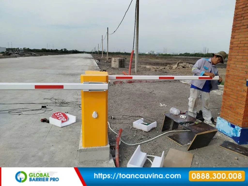 Lắp đặt barie tại Bắc Ninh: Giải pháp kiểm soát xe ra vào phù hợp từng công trình 12 Lắp đặt barie tại Bắc Ninh - barie tại đường vào nhà máy phù hợp khu công nghiệp, nhà máy và cổng kiểm soát nội bộ