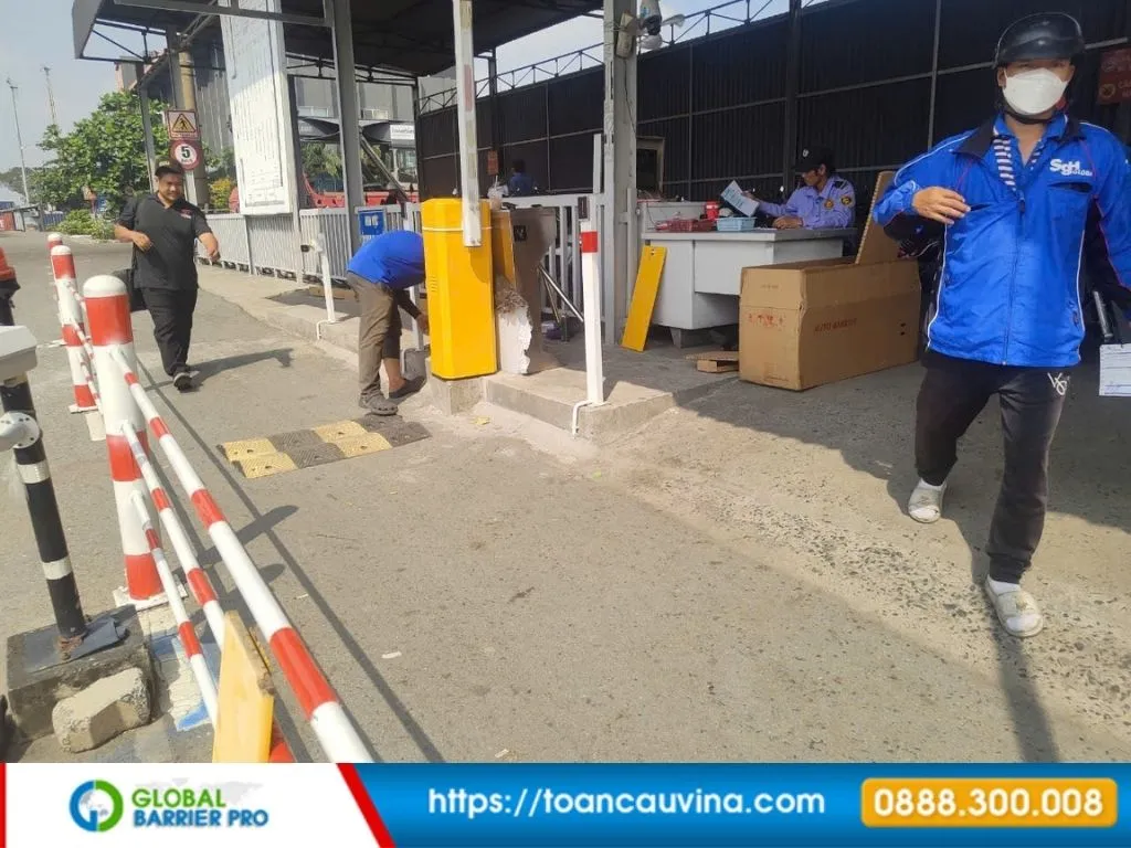 Lắp đặt barie tại Bắc Ninh: Giải pháp kiểm soát xe ra vào phù hợp từng công trình 13 Lắp đặt barie tại Bắc Ninh - khu vực bảo vệ tại cổng nhà máy phù hợp khu công nghiệp, nhà máy và cổng kiểm soát nội bộ