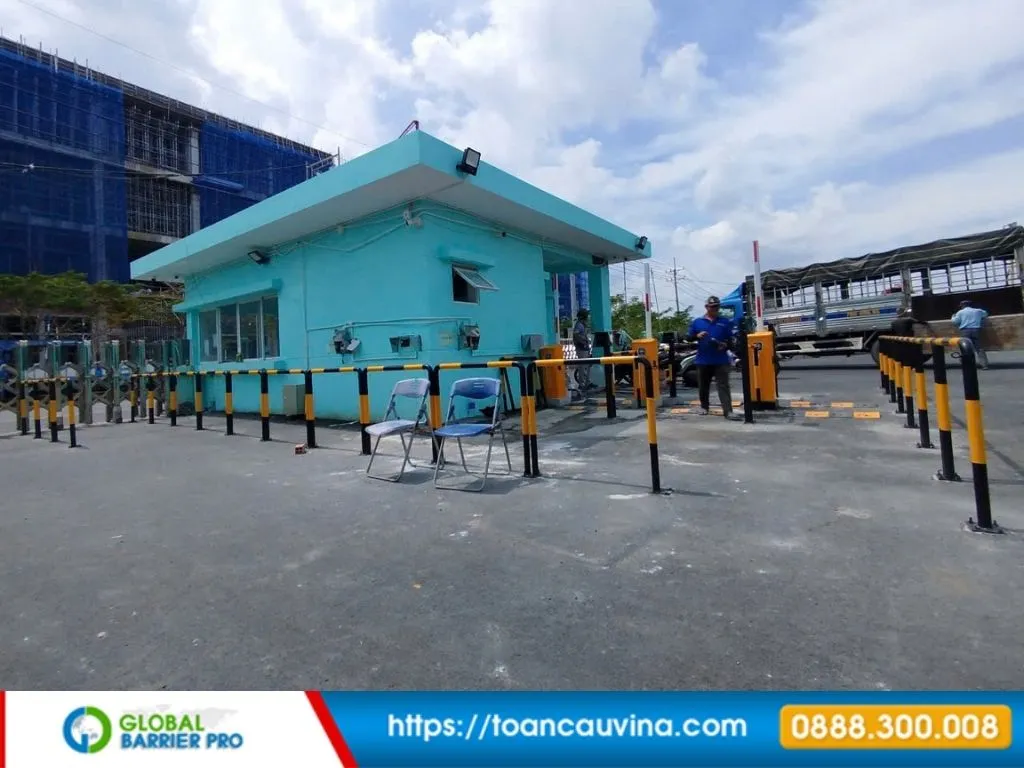 Lắp đặt barie tại Cần Thơ: Giải pháp kiểm soát xe ra vào phù hợp từng công trình 14 Lắp đặt barie tại Cần Thơ - khu vào ra có cabin bảo vệ phù hợp bệnh viện, trường học, bãi xe và khu đô thị