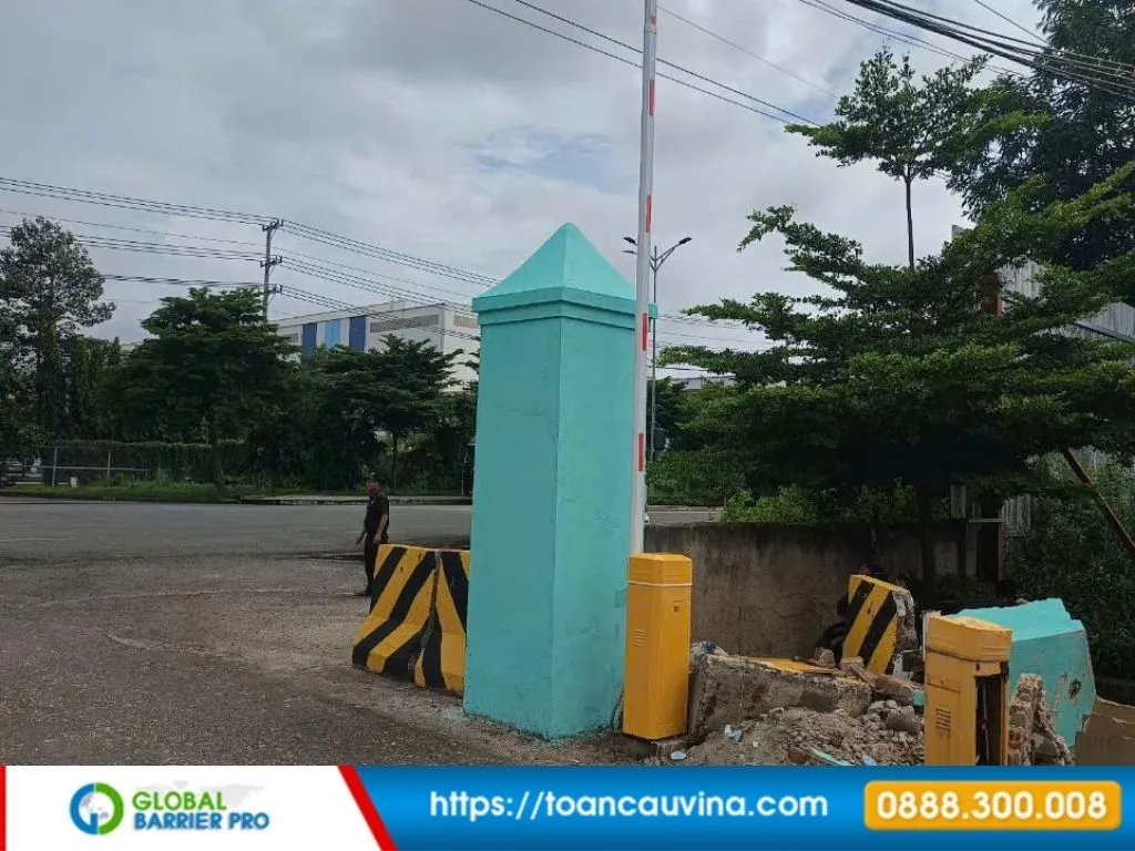 Lắp đặt barie tại Bắc Ninh: Giải pháp kiểm soát xe ra vào phù hợp từng công trình 14 Lắp đặt barie tại Bắc Ninh - trụ cổng có barie kiểm soát xe phù hợp khu công nghiệp, nhà máy và cổng kiểm soát nội bộ