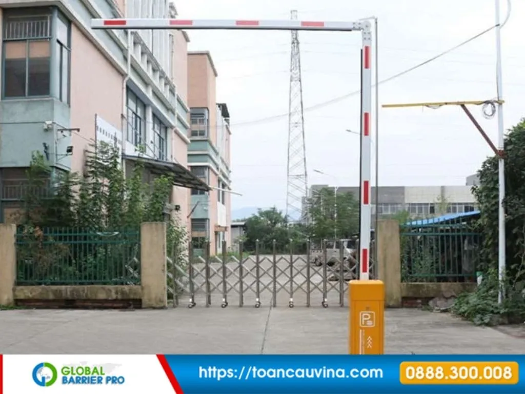 Dịch vụ lắp đặt barrier gập chuyên nghiệp cho mọi công trình 14 Dịch vụ lắp đặt barrier gập chuyên nghiệp cho mọi công trình - barrier gập tại cổng nhà máy hoặc khu công nghiệp