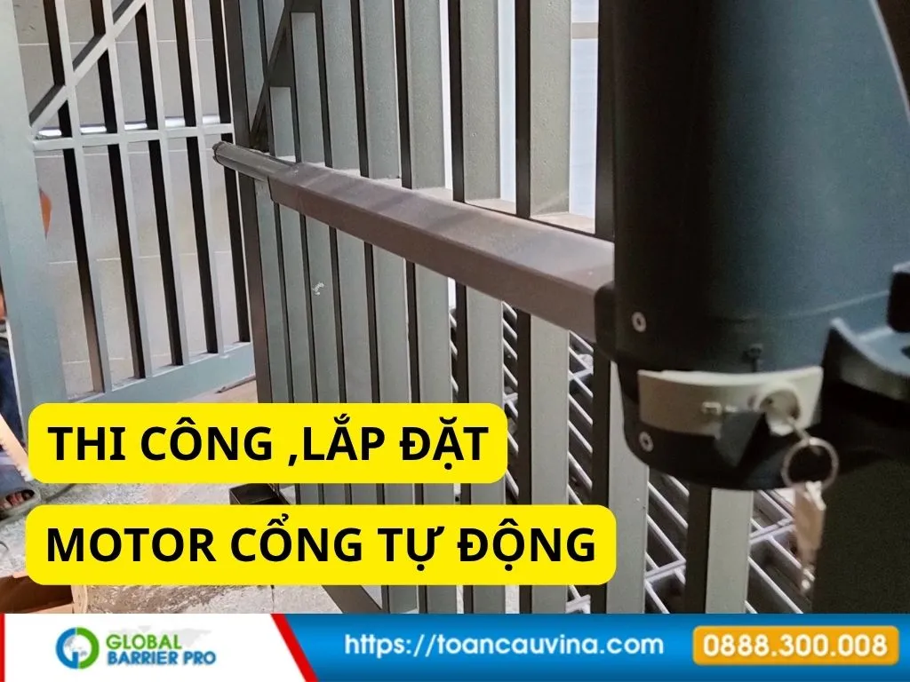 Báo giá cổng tự động cánh tay đòn 2026 mới nhất 44 Cận cảnh motor cánh tay đòn lắp trên cánh cổng mở 2 cánh