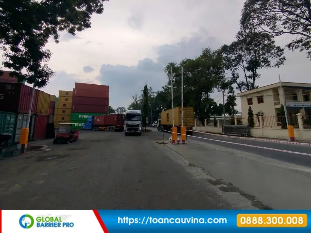 Lắp đặt barie tại Hải Phòng: Giải pháp kiểm soát xe ra vào phù hợp từng công trình 14 Lắp đặt barie tại Hải Phòng - bãi container có barie cổng phù hợp cảng biển, logistics, kho bãi và xe container