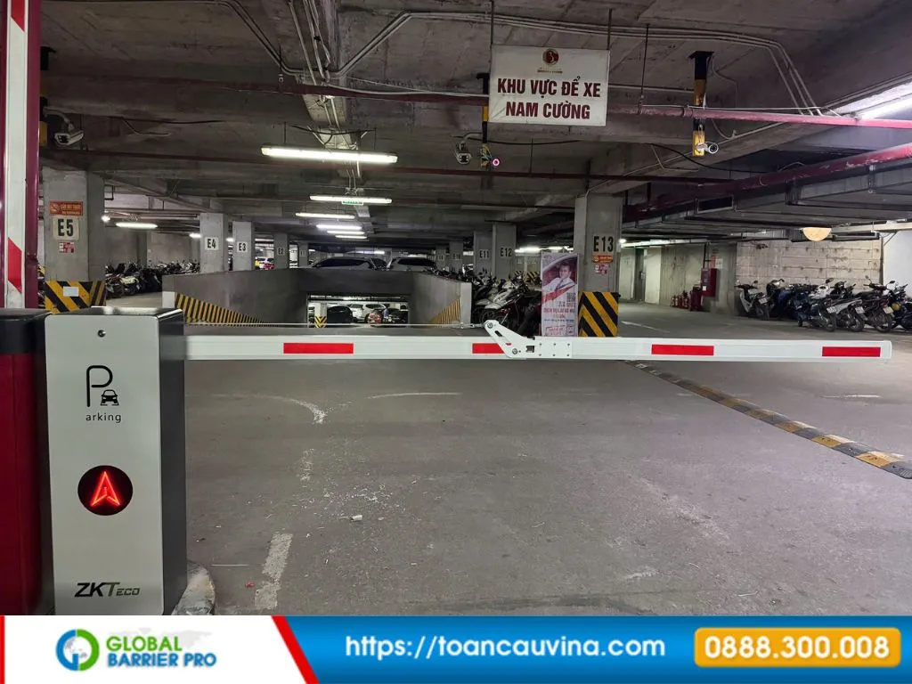 Barrier ZKTeco BGM900L chính hãng cho cổng xe ra vào 3 Barrier ZKTeco BGM900L cho cổng xe ra vào thực tế minh họa