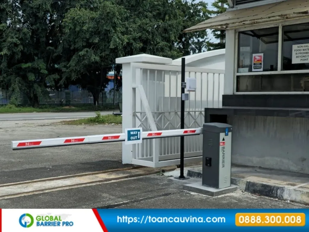 Báo giá barie cần thẳng 3m – 6m 11 Barie tại trạm bảo vệ kiểm soát xe ra vào minh họa cho bài viết barie cần thẳng 3m đến 6m