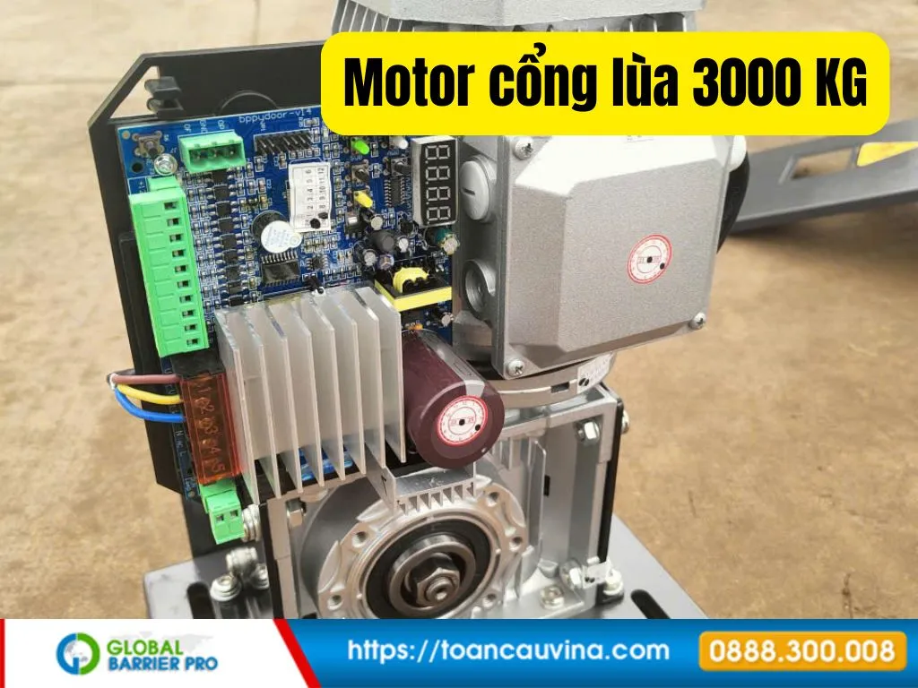Motor cổng trượt là gì? Cấu tạo, nguyên lý và khi nào nên lắp 10 Motor cổng trượt là gì? Cấu tạo, nguyên lý và khi nào nên lắp - thân motor cổng trượt đặt cạnh ray cổng