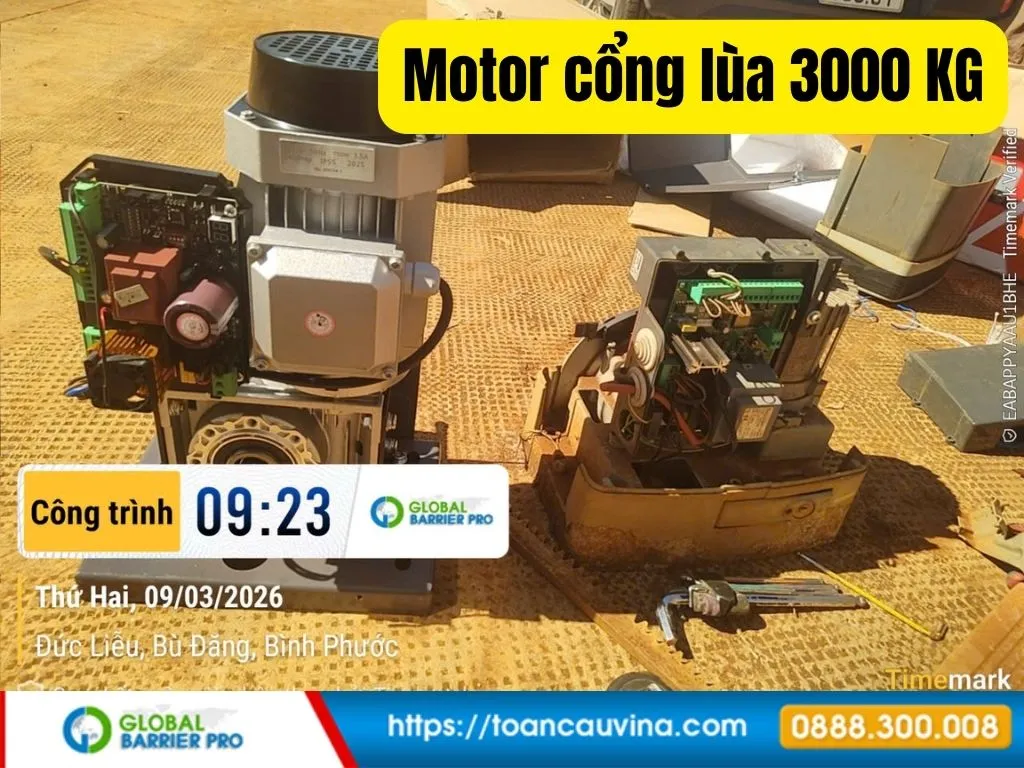 Thay motor cổng giá bao nhiêu? Khi nào nên thay cả bộ thay vì sửa 9 Thay motor cổng giá bao nhiêu? Khi nào nên thay cả bộ thay vì sửa - motor cũ và motor mới đặt cạnh nhau