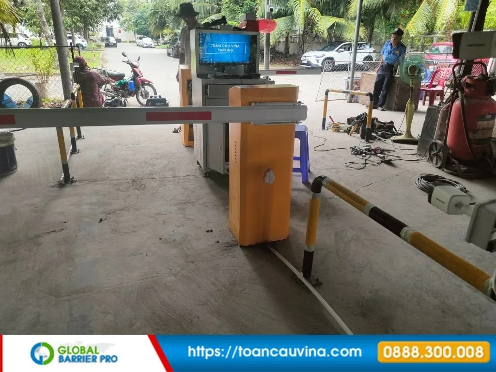 Bãi xe thông minh cho bệnh viện: giải pháp giảm ùn tắc và kiểm soát tốt hơn 8 Bãi xe thông minh cho bệnh viện: giải pháp giảm ùn tắc và kiểm soát tốt hơn - cụm kiểm soát bãi xe cho tòa nhà cao tầng