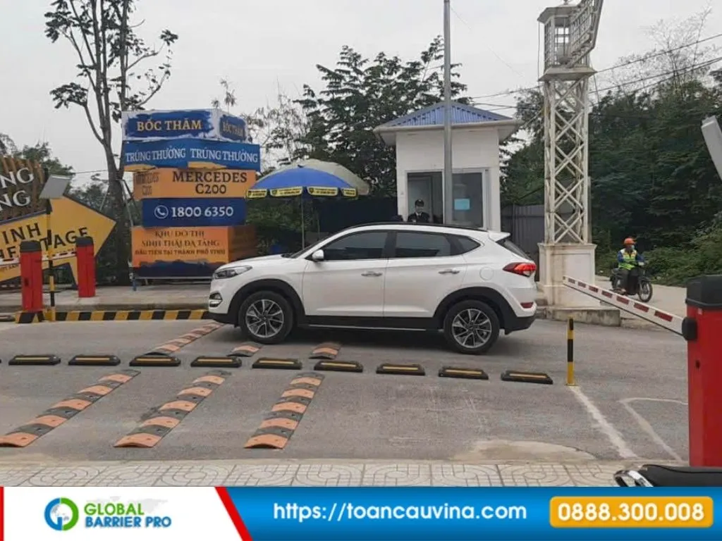 Cách phần mềm bãi xe xử lý các tình huống lỗi: Biển số mờ, mất thẻ, trùng làn 8 Cách phần mềm bãi xe xử lý các tình huống lỗi: Biển số mờ, mất thẻ, trùng làn - hệ thống camera và barrier tại cổng kiểm soát không dừng