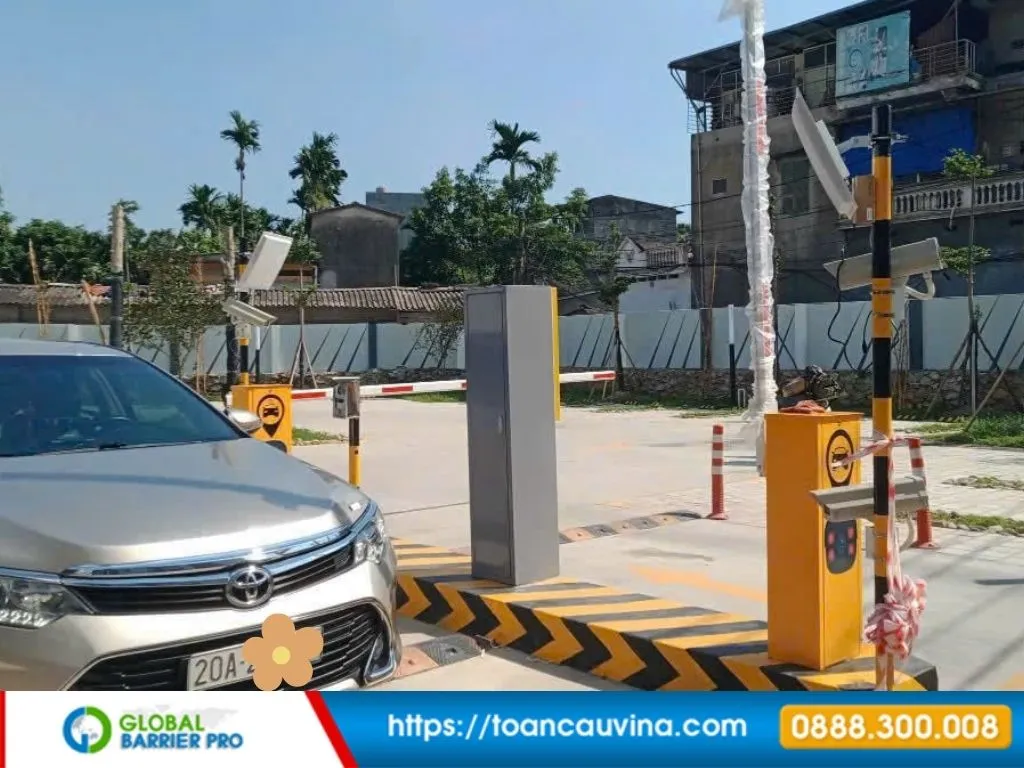 Camera nhận diện biển số 10 Camera nhận diện biển số - cabin, barrier và camera đang hoàn thiện thi công