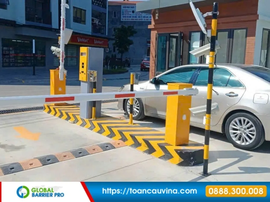 Tích hợp app thanh toán QR Code (MoMo, VNPAY) vào phần mềm bãi xe như thế nào? 8 Tích hợp app thanh toán QR Code (MoMo, VNPAY) vào phần mềm bãi xe như thế nào? - camera chuyên dụng lắp trước barrier để nhận dạng xe