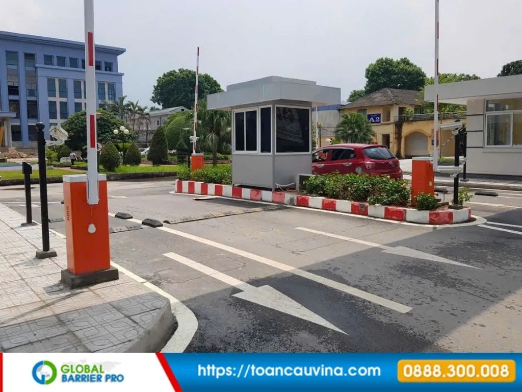 Các giải pháp giữ xe thông minh 8 Các giải pháp giữ xe thông minh - cổng xe ra vào có barrier và cabin trung tâm