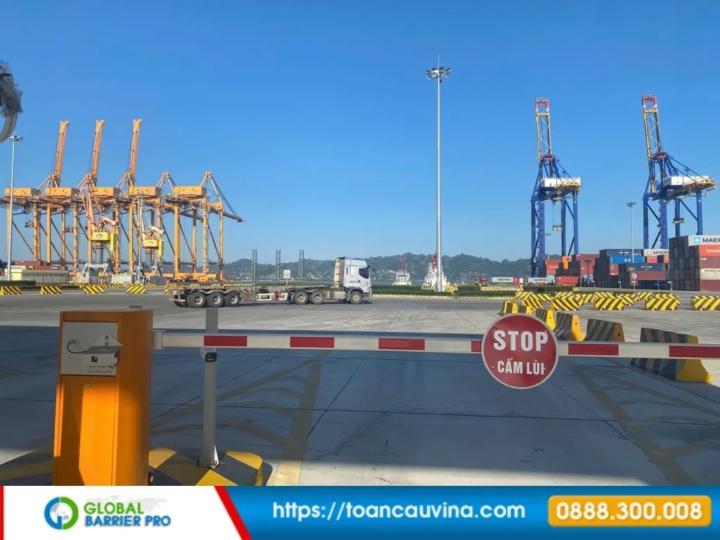 Tích hợp app thanh toán QR Code (MoMo, VNPAY) vào phần mềm bãi xe như thế nào? 9 Tích hợp app thanh toán QR Code (MoMo, VNPAY) vào phần mềm bãi xe như thế nào? - làn kiểm soát xe đang đấu nối và chạy thử