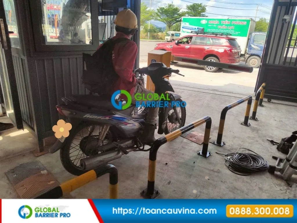 Phần mềm bãi xe nhận diện biển số bằng AI: Độ chính xác đạt bao nhiêu %? 13 Phần mềm bãi xe nhận diện biển số bằng AI: Độ chính xác đạt bao nhiêu %? - quy trình xe máy đi qua làn kiểm soát thẻ