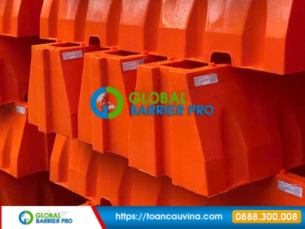 Dải phân cách giao thông bằng nhựa 1500 x 400 x 740mm 2 Dải phân cách giao thông bằng nhựa 1500 x 400 x 740mm dùng cho đường nội bộ