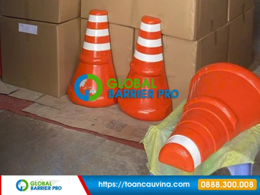 Đầu bo dải phân cách giao thông 2 Đầu bo dải phân cách giao thông bằng nhựa dùng cho đầu phân làn