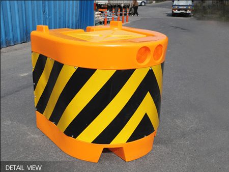Thùng chống va giao thông PCS2 Hàn Quốc 2 Hình side view thùng chống va giao thông lắp đặt thực tế