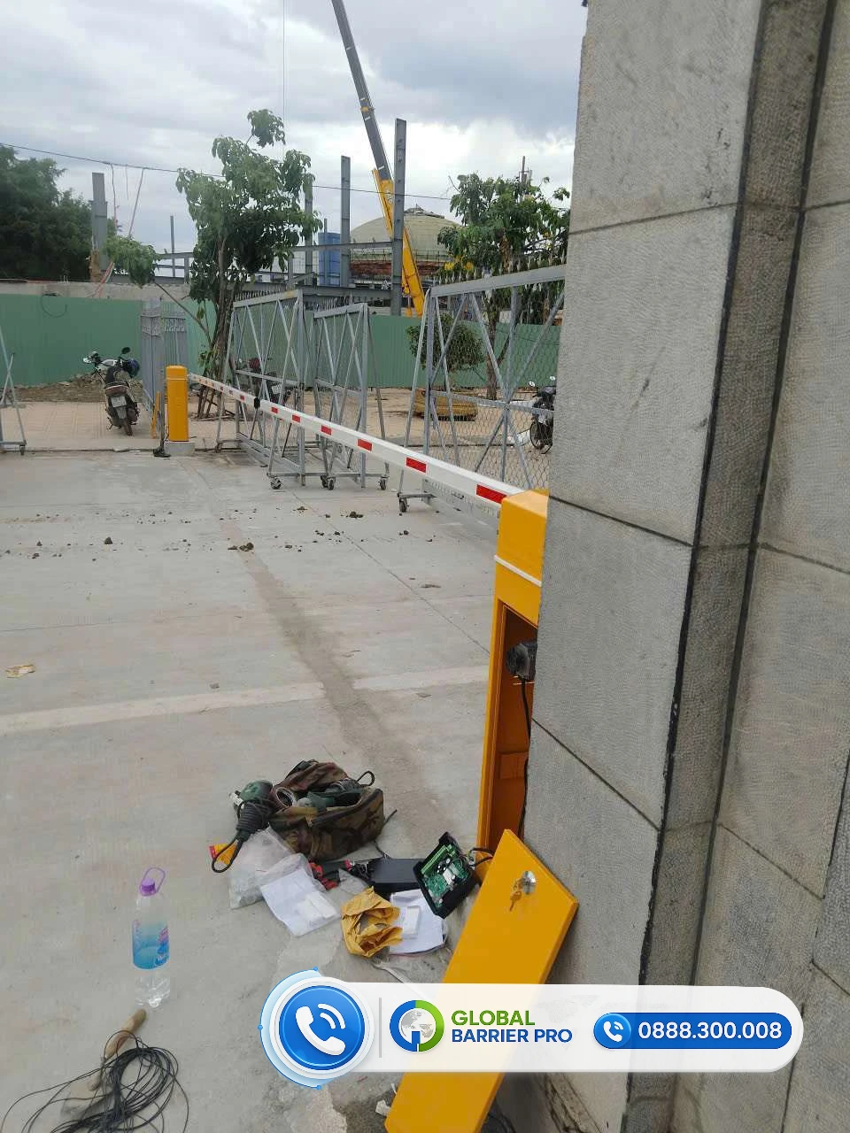 Công trình lắp đặt barrier kết hợp quẹt thẻ từ tại Bình Dương - hình công trình 2 Công trình lắp đặt barrier kết hợp quẹt thẻ từ tại Bình Dương - hình công trình 2