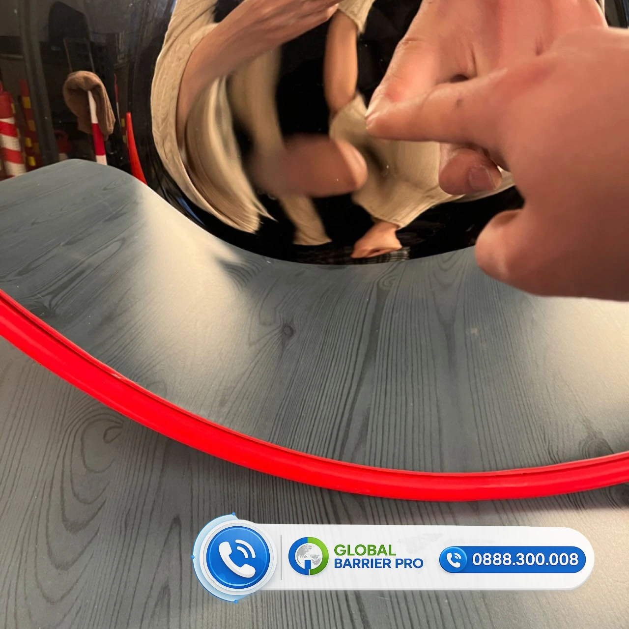 Gương cầu lồi nhựa Phi 60cm ngoài trời có mái che chính hãng 2 Gương cầu lồi nhựa Phi 60cm ngoài trời có mái che chính hãng - hình minh họa 2
