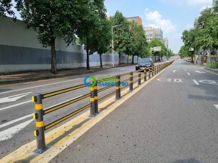 Hàng rào phân làn giao thông L200 x H95cm nhựa dẻo Việt Nam Hàng rào phân làn giao thông L200 x H95cm nhựa dẻo Việt Nam