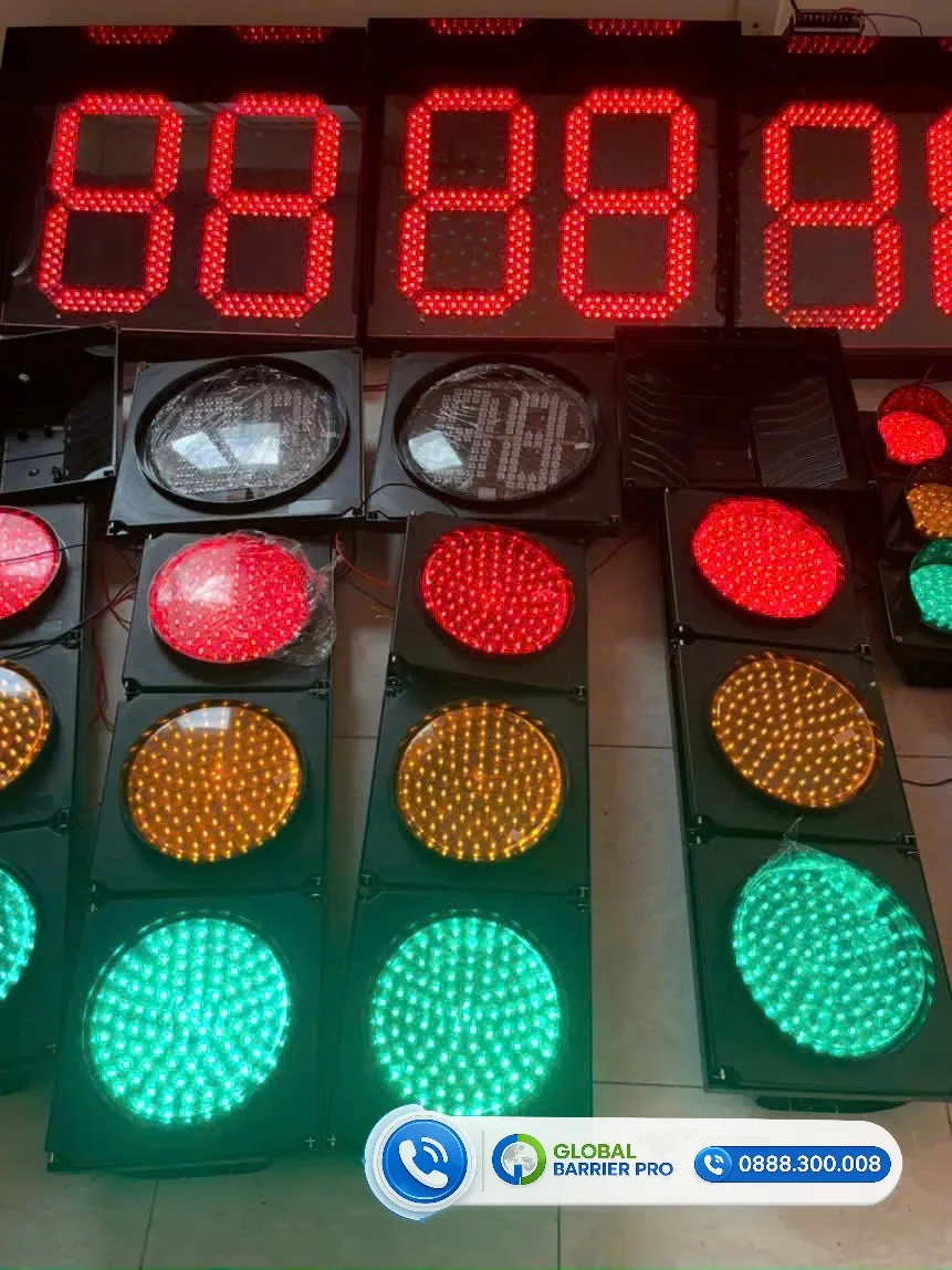 Đèn Tín Hiệu Giao Thông LED: Giải Pháp Điều Tiết Luồng Xe Hiện Đại Và An Toàn 7 Hình ảnh thực tế hệ thống đèn tín hiệu giao thông LED hoạt động nhịp nhàng điều phối dòng xe tại đô thị