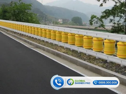 So Sánh Hộ Lan Xoay Và Hộ Lan Tôn Sóng: Đâu Là Lựa Chọn Tối Ưu? 24 Hệ thống rào chắn an toàn hiện đại với sự kết hợp giữa thép và con lăn polymer cao cấp