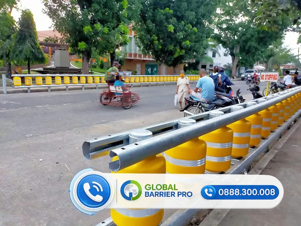 Thông Số Kỹ Thuật Hộ Lan Xoay Và Tiêu Chuẩn Kiểm Định MASH / EN1317 8 Bản vẽ chi tiết thông số kỹ thuật của hộ lan xoay bao gồm thanh ray, con lăn và bu lông kết nối