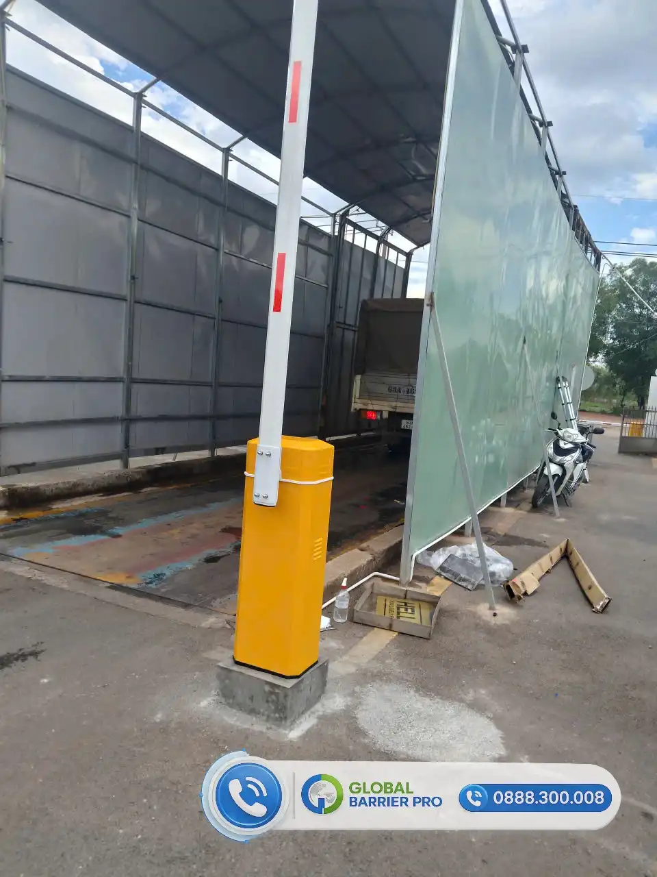 Lắp Đặt Barie Chắn Cổng Công Trường Xây Dựng: Tiêu Chuẩn & Báo Giá - hình 3 Lắp Đặt Barie Chắn Cổng Công Trường Xây Dựng: Tiêu Chuẩn & Báo Giá - hình minh họa 3