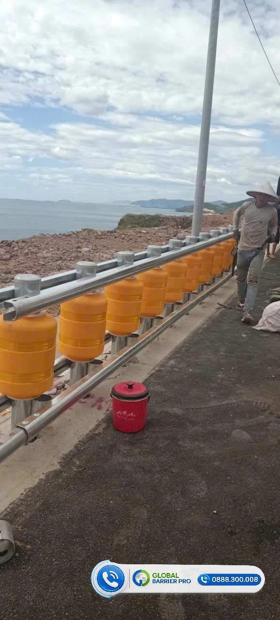 Cung cấp, lắp đặt Hộ lan bánh xoay chống lật xe - ảnh đại diện công trình thực tế Cung cấp, lắp đặt Hộ lan bánh xoay chống lật xe - ảnh thực tế thi công thực tế tuyến hộ lan