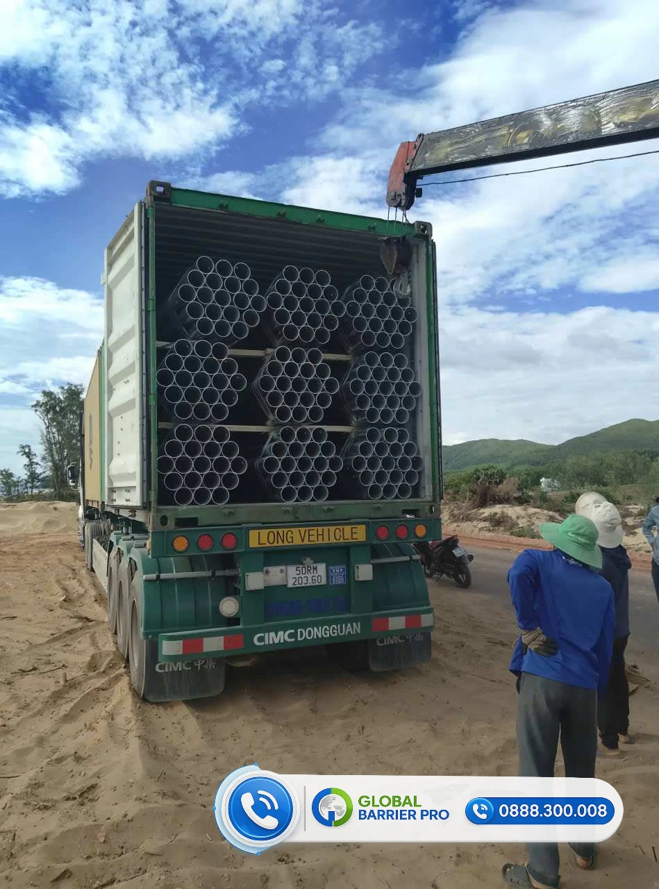 Hộ lan bánh xoay nhập khẩu - ảnh đại diện công trình thực tế Hộ lan bánh xoay nhập khẩu - ảnh thực tế container vật tư nhập về công trình