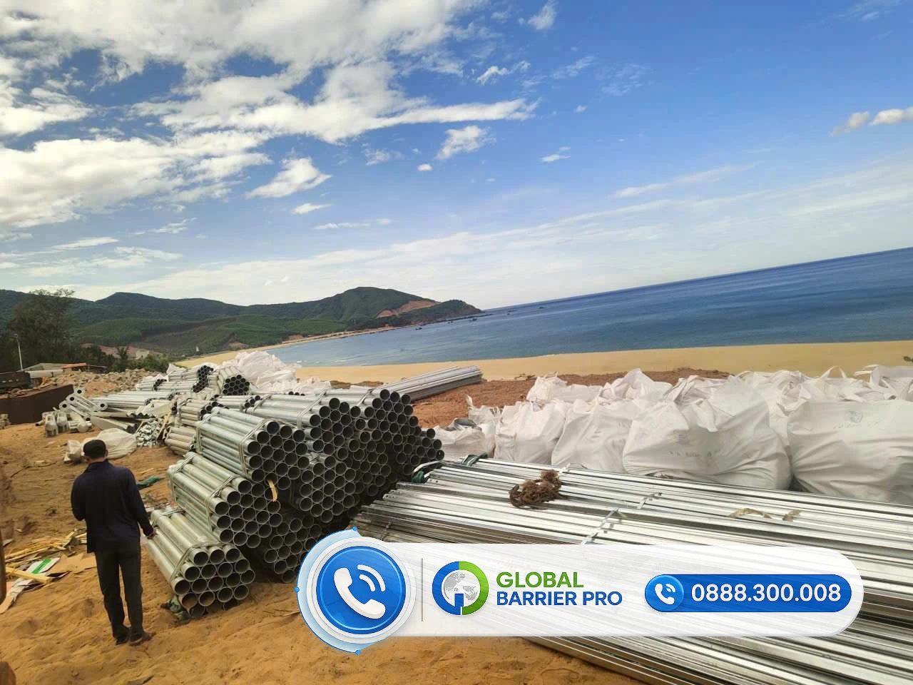 Dãy hộ lan bánh xoay chống lật xe đầu tiên ở Quy Nhơn - hình thực tế 7 Dãy hộ lan bánh xoay chống lật xe đầu tiên ở Quy Nhơn - toàn cảnh bãi chứa vật tư