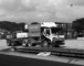 Xe đầu kéo chở container trong khu cảng cần kiểm soát tải trọng tại trạm cân